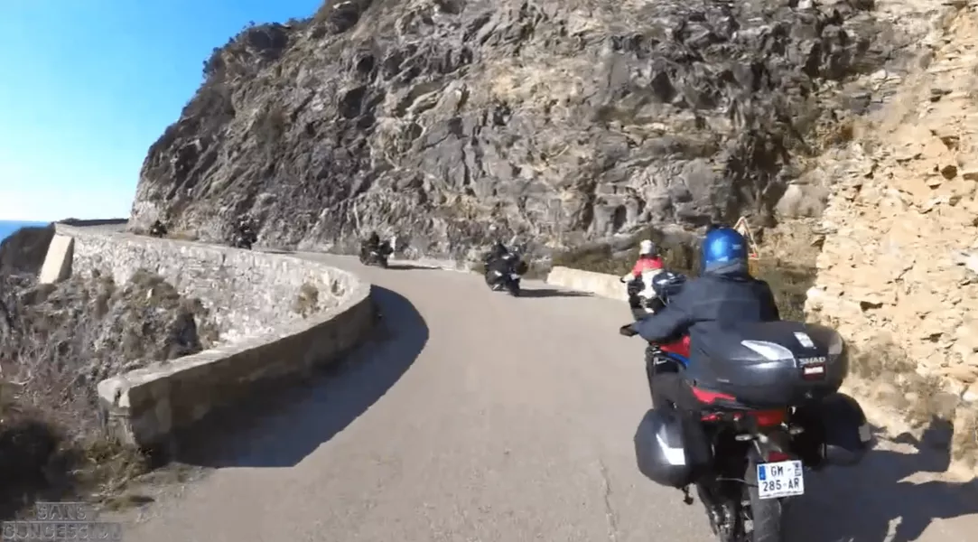 Votre moto de location avec Air Corsica et envie2rouler.